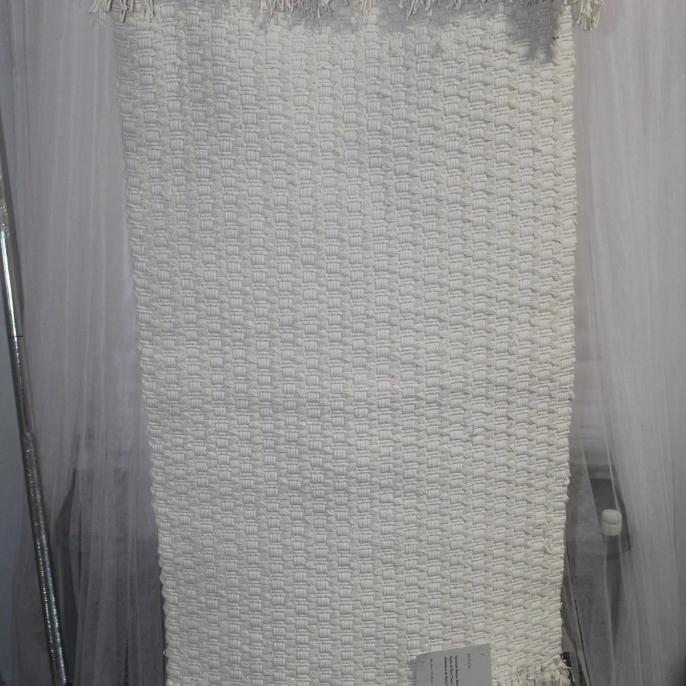 West Elm. Textured Woven Bath Mat. Sz. 20 x 34